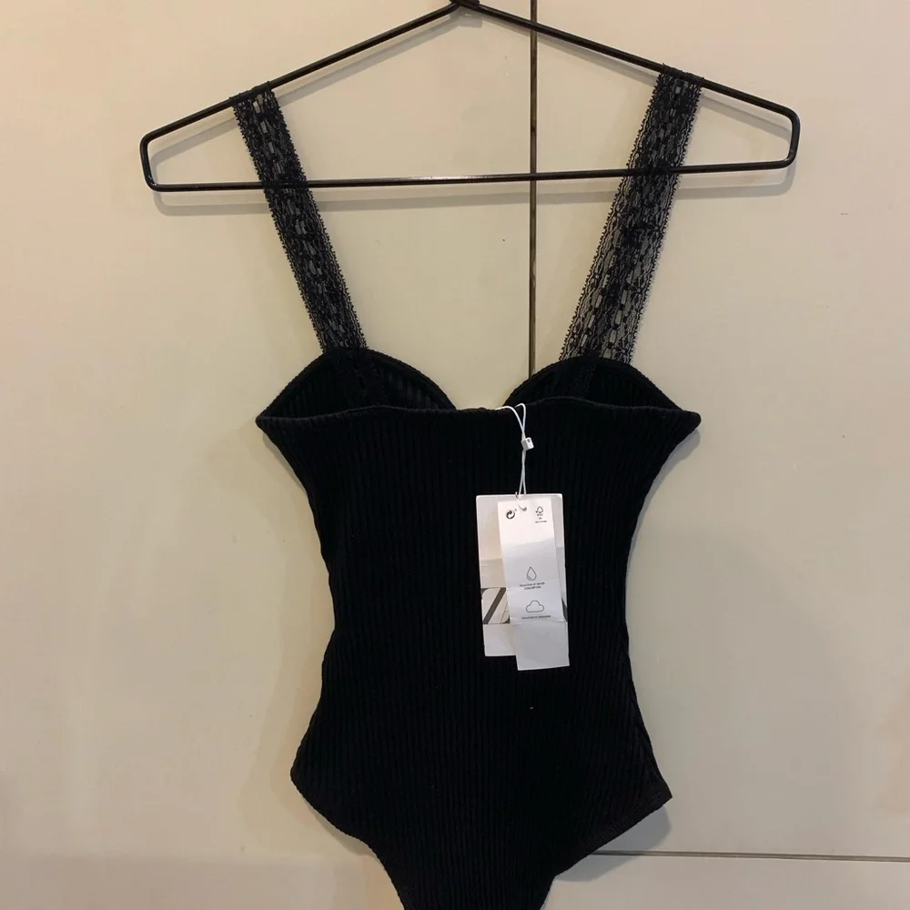 Zara Lace Bodysuit - Picture 5 of 6